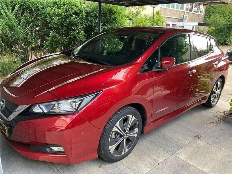 Rood Gebruikt 2019 Nissan Leaf Tekna Hatchback | € 12.950 (Eerlijke prijs) - Afbeelding 1/4