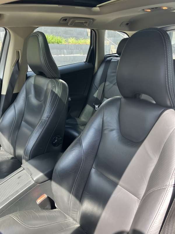 Grijs Gebruikt 2011 Volvo XC60 R-Design SUV | € 16.250 (Eerlijke prijs) - Afbeelding 1/4