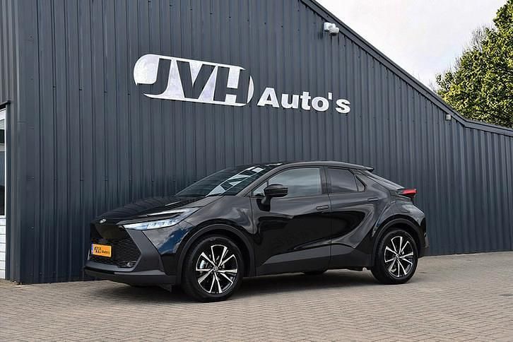 Zwart Occasion 2025 Toyota C-HR SUV | € 29.850 (Super prijs) - Afbeelding 1/4