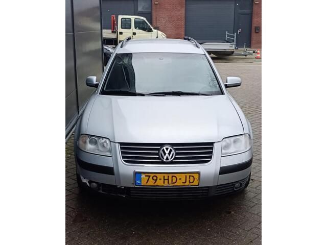 Occasion VW Passat Comfortline 116 PK (85 kW) 2001 Grijs, metallic lak Stationwagen