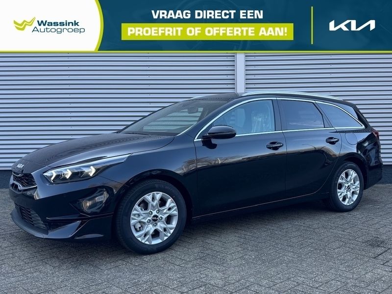 Black pearl (zwart metallic) Nieuw 2025 Kia Ceed Sportswagon Stationwagen | € 34.990 (Iets duurder) - Afbeelding 1/4
