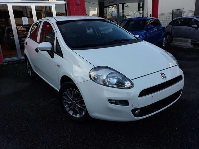 Wit Gebruikt 2017 Fiat Punto Street Hatchback | € 8.500 (Duur) - Afbeelding 1/4