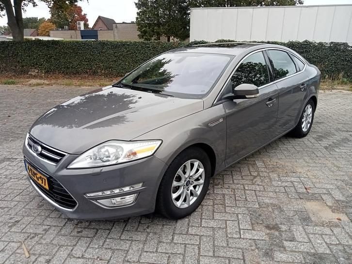 Bruin Gebruikt 2013 Ford Mondeo Hatchback | € 3.000 (Duur) - Afbeelding 1/1