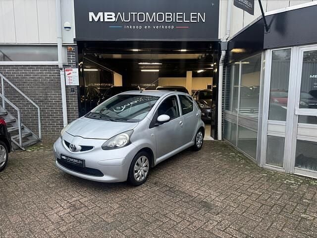 Grijs Gebruikt 2008 Toyota Aygo Sport Hatchback | € 1.999 (Goede deal) - Afbeelding 1/4