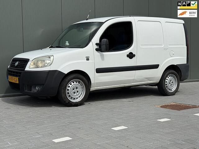 Wit Gebruikt 2007 Fiat Doblò Basis MPV | € 2.940 (Eerlijke prijs) - Afbeelding 1/4