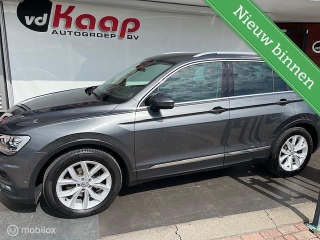 Grijs Occasion 2019 VW Tiguan Highline SUV | € 20.950 (Super prijs) - Afbeelding 1/4