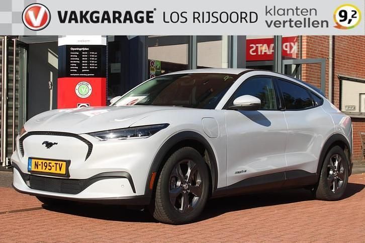 Wit, metallic lak Gebruikt 2021 Ford Mustang Mach-E SUV | € 23.250 (Eerlijke prijs) - Afbeelding 1/1