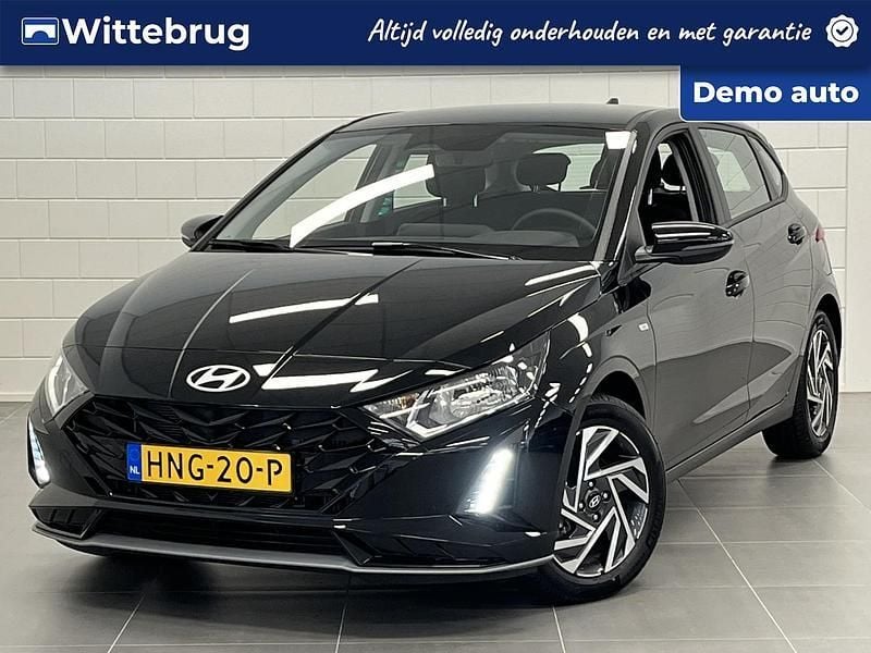 Zwart Gebruikt 2025 Hyundai i20 Comfort Hatchback | € 23.425 (Eerlijke prijs) - Afbeelding 1/3