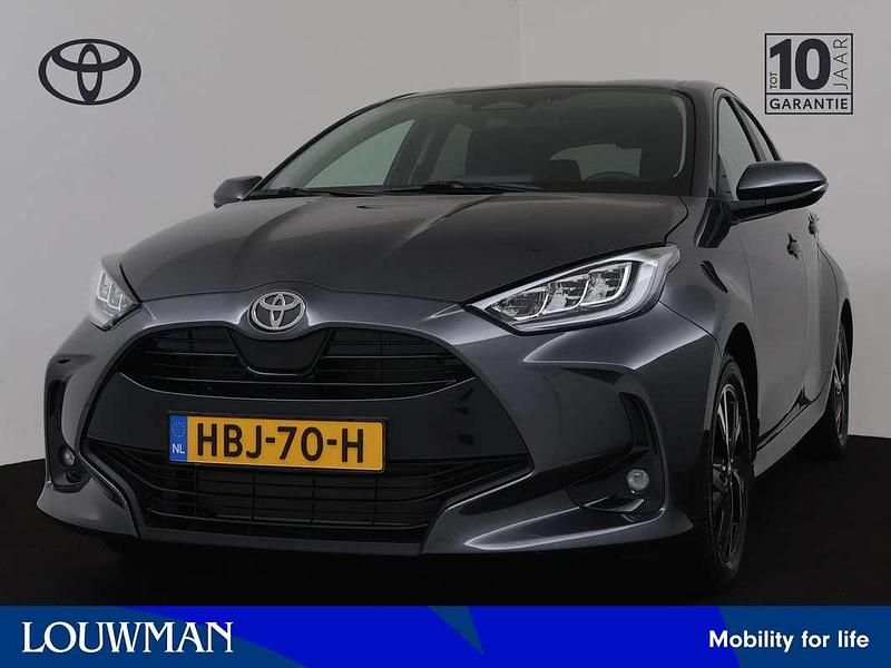 Grijs Gebruikt 2025 Toyota Yaris Hybrid Business Edition Hatchback | € 26.945 (Eerlijke prijs) - Afbeelding 1/3
