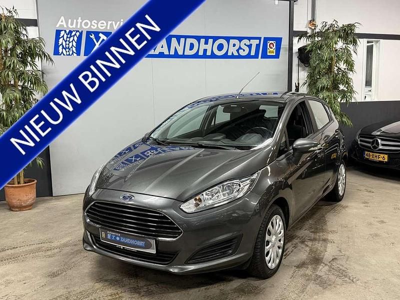 Grijs Gebruikt 2015 Ford Fiesta Style Hatchback | € 3.995 (Eerlijke prijs) - Afbeelding 1/4