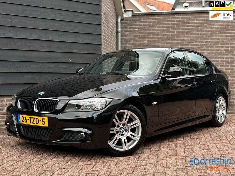 Zwart Gebruikt 2012 BMW 318 M Sport Sedan | € 11.950 (Duur) - Afbeelding 1/4