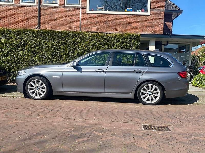 Grijs Gebruikt 2011 BMW 520 Executive Stationwagen | € 6.250 - Afbeelding 1/4