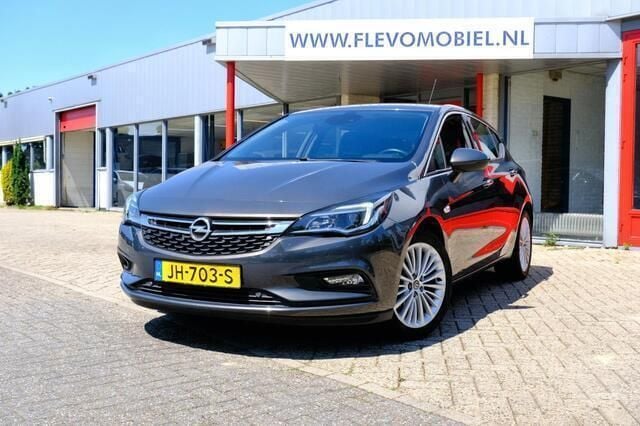 Grijs, metallic lak Gebruikt 2016 Opel Astra Innovation Hatchback | € 9.450 (Goede deal) - Afbeelding 1/4