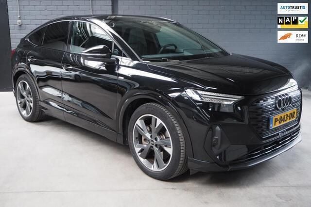 Zwart, metallic lak Gebruikt 2022 Audi Q4 Sportback e-tron S-Line SUV | € 42.500 (Goede deal) - Afbeelding 1/4