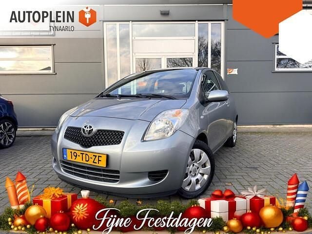 Grijs (metallic) Gebruikt 2006 Toyota Yaris Sol Hatchback | € 2.495 (Goede deal) - Afbeelding 1/4
