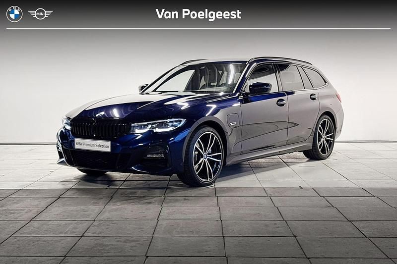 Blauw (metallic) Occasion 2022 BMW 320e Executive Stationwagen | € 33.495 (Iets duurder) - Afbeelding 1/4
