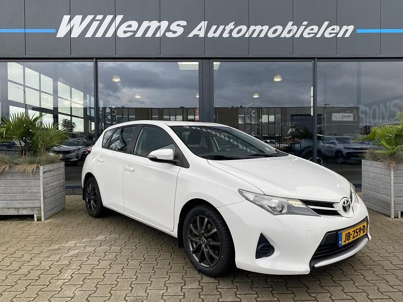 Occasion Toyota Auris Comfort 101 PK (74 kW) 2014 Wit Hatchback