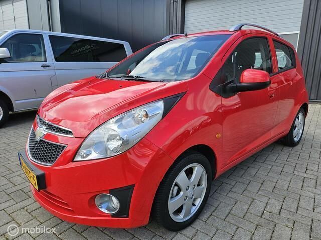 Rood Gebruikt 2010 Chevrolet Spark Hatchback | € 2.999 (Iets duurder) - Afbeelding 1/4