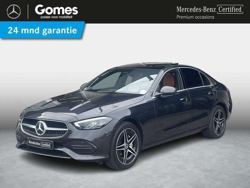 Grijs Gebruikt 2022 Mercedes C300e Luxury Sedan | € 44.950 (Eerlijke prijs) - Afbeelding 1/4