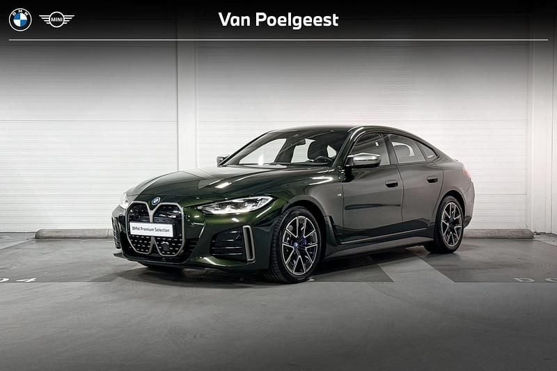 Sanremo green metallic (groen metallic) Gebruikt 2023 BMW i4 Basis Sedan | € 53.899 (Goede deal) - Afbeelding 1/4