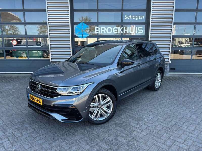 Grijs, metallic lak Gebruikt 2024 VW Tiguan Allspace R-line SUV | € 57.350 (Duur) - Afbeelding 1/4