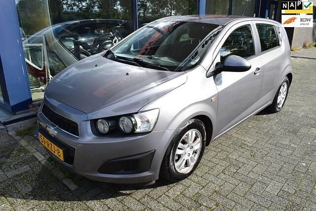 Grijs Gebruikt 2011 Chevrolet Aveo LT Hatchback | € 3.950 (Eerlijke prijs) - Afbeelding 1/4