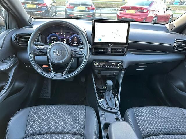Occasion Toyota Yaris Executive 131 PK (96 kW) 2024 Grijs Hatchback