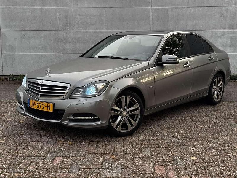 Grijs Gebruikt 2011 Mercedes C200 Sedan | € 10.495 (Iets duurder) - Afbeelding 1/4