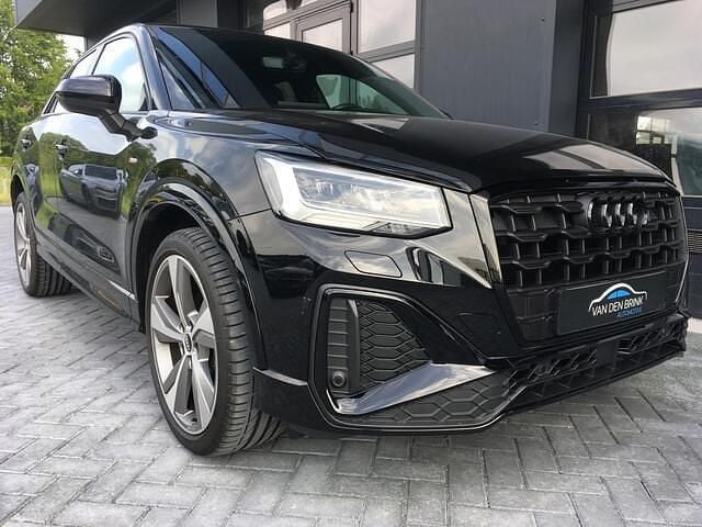Zwart Gebruikt 2021 Audi Q2 Black Edition SUV | € 29.900 (Eerlijke prijs) - Afbeelding 1/4