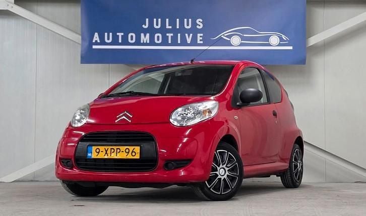 Rood Occasion 2009 Citroën C1 Hatchback | € 1.643 (Eerlijke prijs) - Afbeelding 1/3