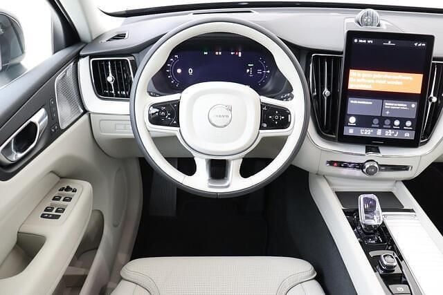 Nieuw Volvo XC60 Executive 349 PK (256 kW) 2026 Rood SUV