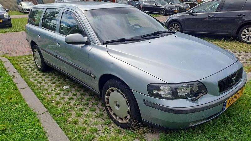 Blauw Gebruikt 2002 Volvo V70 Comfort Stationwagen | € 500 (Goede deal) - Afbeelding 1/4