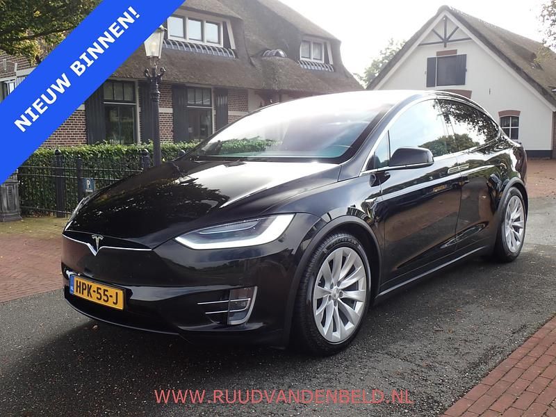 Zwart Gebruikt 2020 Tesla Model X SUV | € 35.900 (Duur) - Afbeelding 1/4