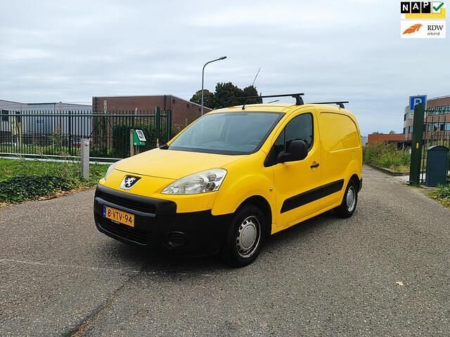 Geel Gebruikt 2012 Peugeot Partner Van | € 2.300 (Eerlijke prijs) - Afbeelding 1/4