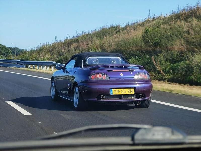 Paars Gebruikt 1996 MG F Cabriolet | € 2.950 - Afbeelding 1/4