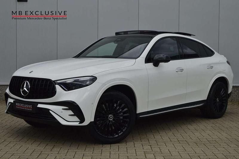Wit Gebruikt 2023 Mercedes GLC300e Premium Plus Coupé | € 74.990 (Eerlijke prijs) - Afbeelding 1/4