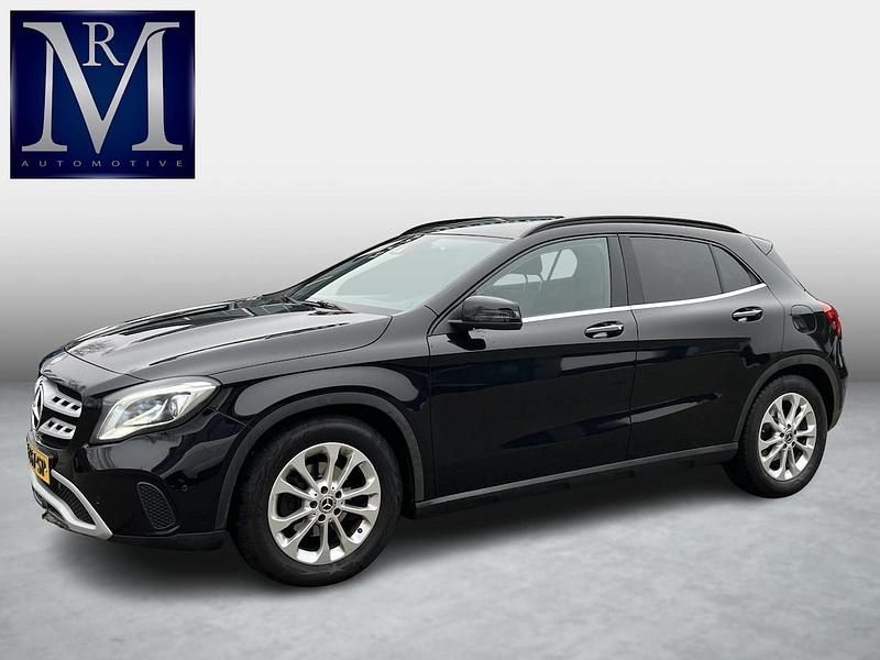 Zwart Occasion 2018 Mercedes GLA180 Premium Plus SUV | € 20.899 (Eerlijke prijs) - Afbeelding 1/4