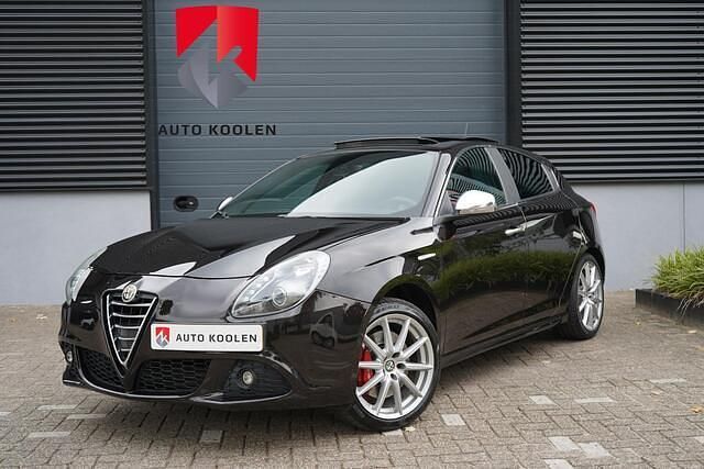 Zwart Gebruikt 2011 Alfa Romeo Giulietta Distinctive Hatchback | € 8.950 (Iets duurder) - Afbeelding 1/4