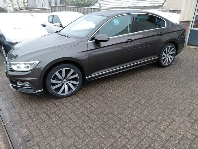Bruin Occasion 2018 VW Passat Comfortline Sedan | € 15.950 (Eerlijke prijs) - Afbeelding 1/4