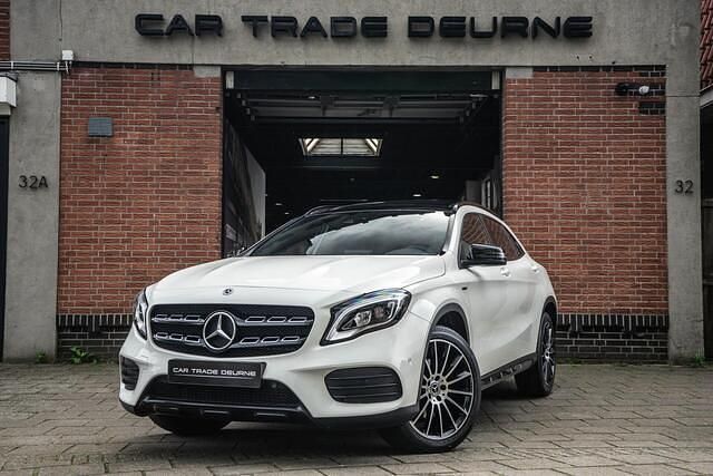 Wit Gebruikt 2017 Mercedes GLA220 AMG line SUV | € 25.995 - Afbeelding 1/4