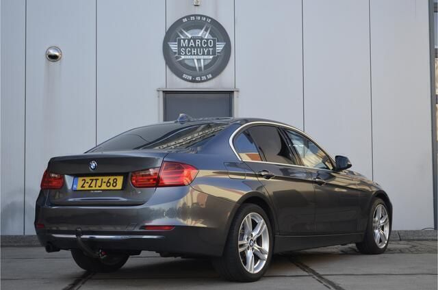 Grijs Gebruikt 2015 BMW 316 Executive Sedan | € 15.950 (Eerlijke prijs) - Afbeelding 1/4