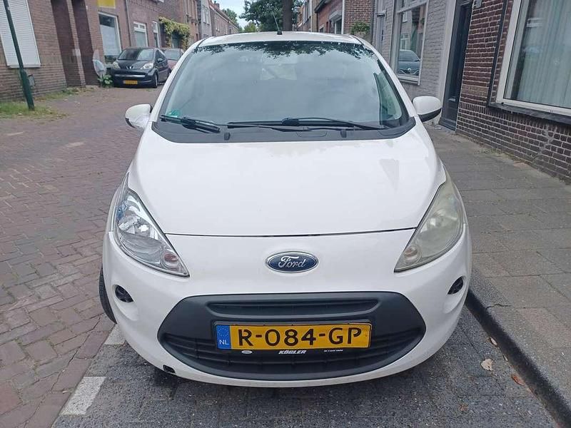 Wit Gebruikt 2010 Ford Ka Titanium X Hatchback | € 2.500 (Goede deal) - Afbeelding 1/4