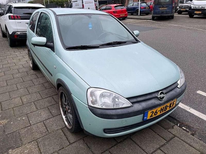 Groen Occasion 2001 Opel Corsa Comfort Hatchback | € 799 (Eerlijke prijs) - Afbeelding 1/4