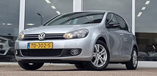Grijs Gebruikt 2012 VW Golf VII Highline Hatchback | € 7.594 (Eerlijke prijs) - Afbeelding 1/4