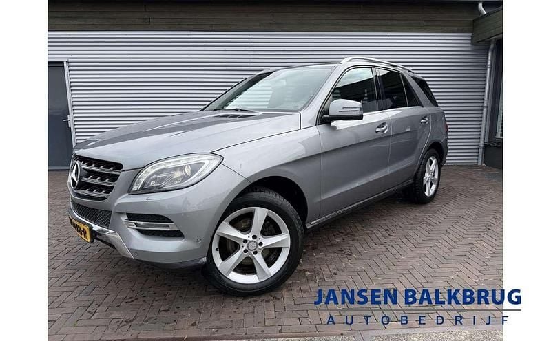 Grijs Gebruikt 2013 Mercedes ML350 SUV | € 11.985 (Goede deal) - Afbeelding 1/4