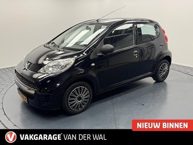 Occasion Peugeot 107 68 PK (50 kW) 2011 Zwart (metallic) Hatchback