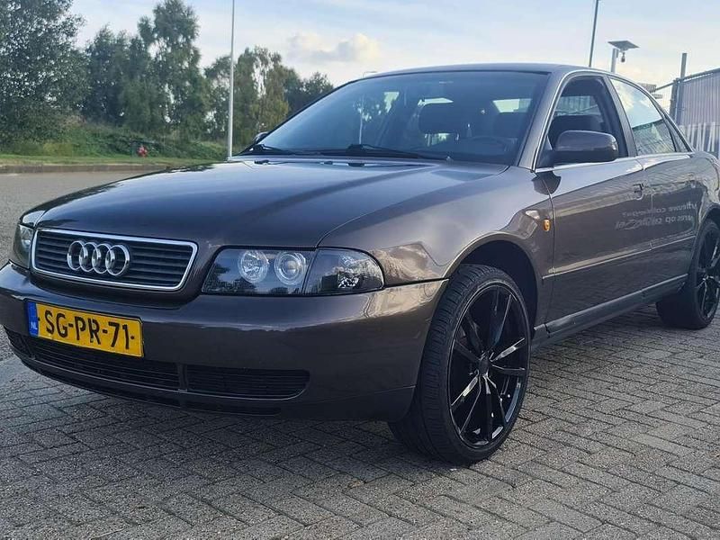 Bruin Gebruikt 1997 Audi A4 Sedan | € 1.750 (Eerlijke prijs) - Afbeelding 1/4