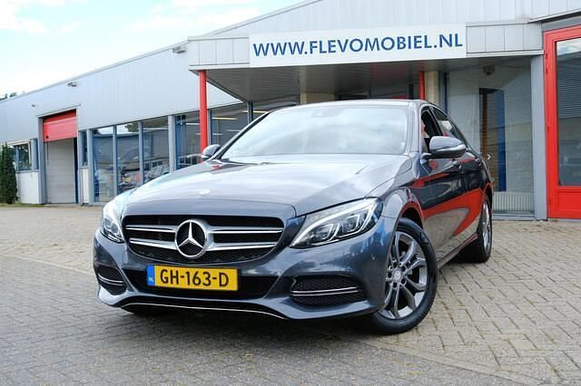 Grijs Gebruikt 2015 Mercedes C180 Edition Sedan | € 13.750 (Eerlijke prijs) - Afbeelding 1/4