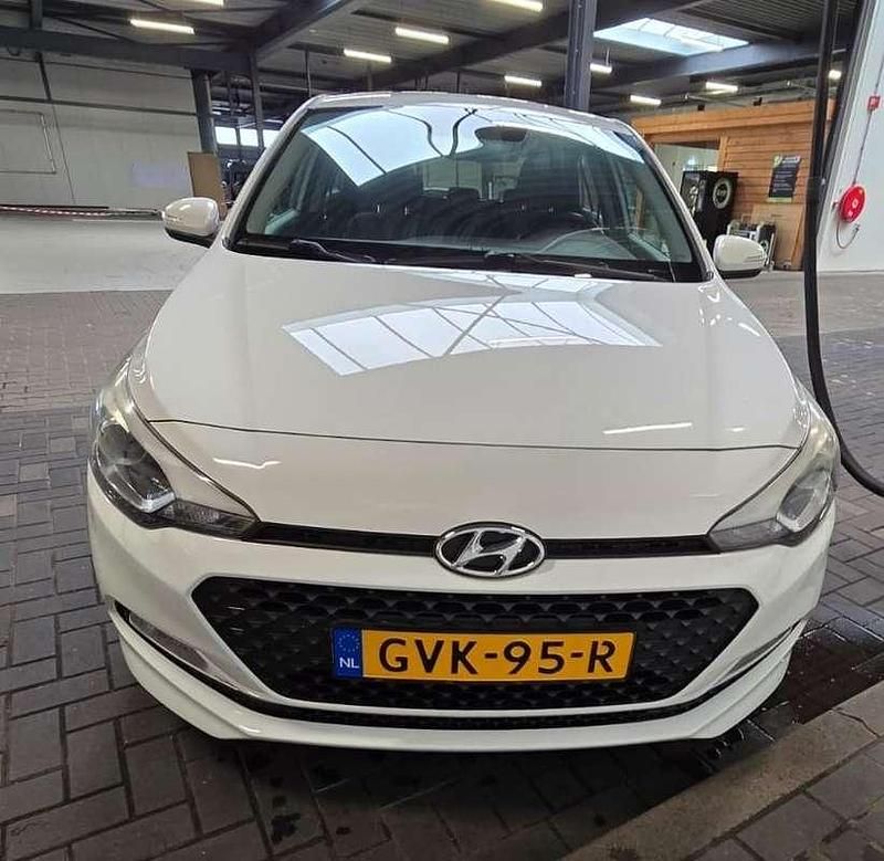Wit Gebruikt 2016 Hyundai i20 Hatchback | € 10.950 (Eerlijke prijs) - Afbeelding 1/4