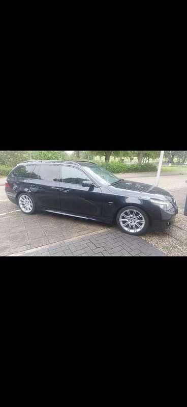 Zwart Gebruikt 2009 BMW 523 Stationwagen | € 12.000 (Duur) - Afbeelding 1/4